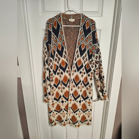 Chic Diamond Pattern Cardigan - Picture 1 of 3